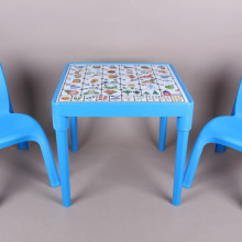 Детска маса с българската азбука и две столчета