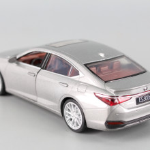 Метална кола LEXUS ES300H 1:35