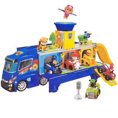 Камион транспортер с герои