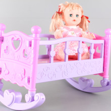 Кукла пишкаща с кошара - люлка