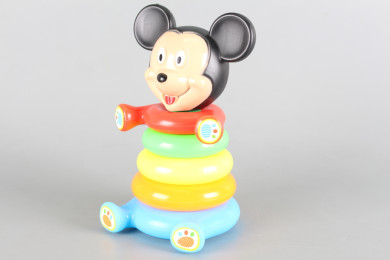 Пирамида с рингове