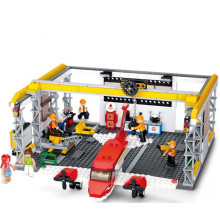 Конструктор Самолет и ремонтен хангар 