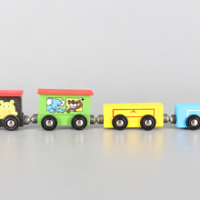  Локомотив и три вагона дървени