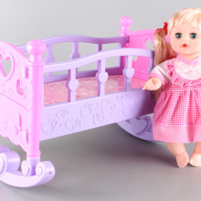 Кукла пишкаща с кошара - люлка