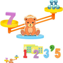 Дървена везна с мече