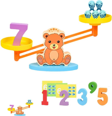 Дървена везна с мече