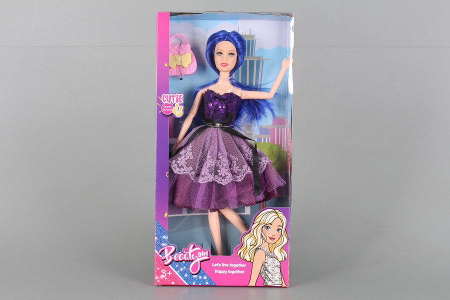 Кукла с модна рокля