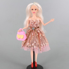 Кукла с модна рокля