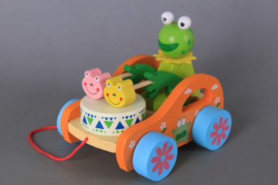 Дървена количка с жабка