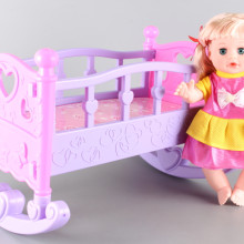 Кукла пишкаща с кошара - люлка