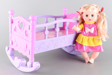 Кукла пишкаща с кошара - люлка