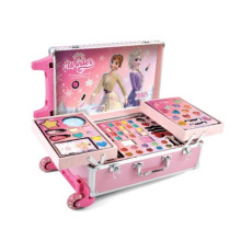 Куфар с гримове и аксесоари