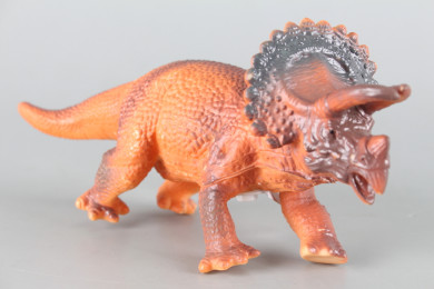 Динозавър с реалистични звуци