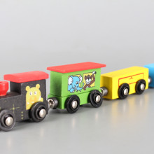  Локомотив и три вагона дървени