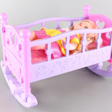 Кукла пишкаща с кошара - люлка