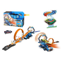 Писта с катапулт и метална кола сменяща цвета си 
