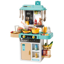 Кухня със светещи котлони, пара и мивка с течаща вода