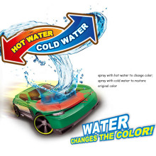 Полицейски паркинг с кола сменяща цвета си