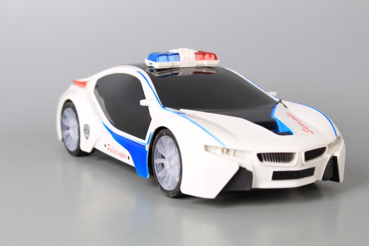 Радиоуправляема полицейска кола със звукови и светлинни ефекти