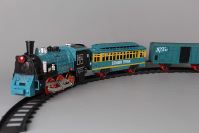 Влак пушещ и релси 552 см.