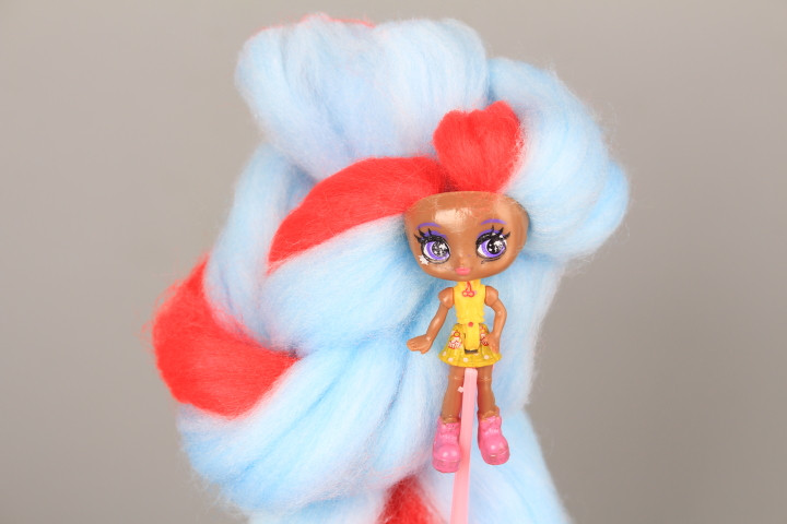 Кукла с много дълга памучна коса