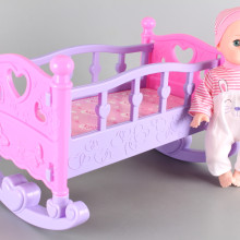 Бебе пишкащо с кошара - люлка