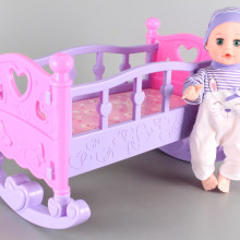 Бебе пишкащо с кошара - люлка