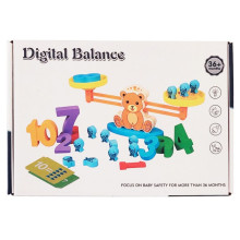 Дървена везна с мече