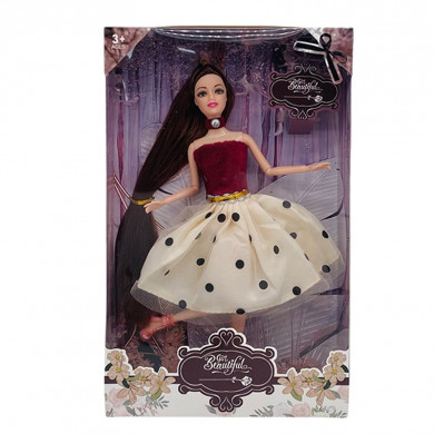 Кукла с дълга коса и модна рокля
