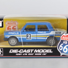 Метална кола с отварящи се врати (1:32) - PULL BACK