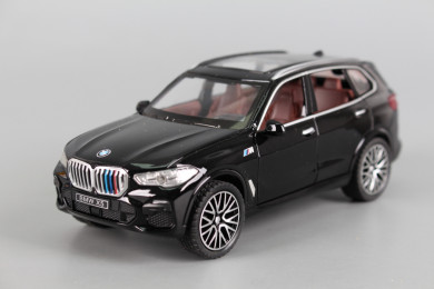 Метална кола със звук, светлина и отварящи се врати (1:32) - PULL BACK