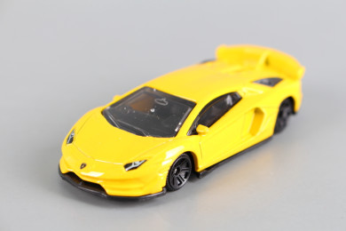 Метална кола LAMBORGHINI SVJ 1:64